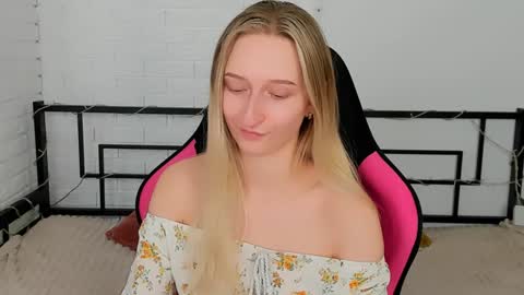 I am Rina online show from 01/03/25, 12:30