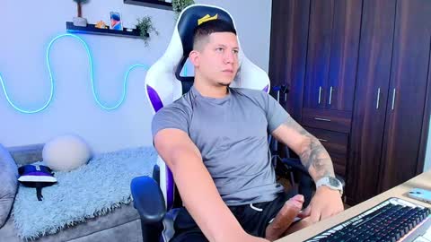 Snapshot of _robertobaggio chatting on 01/23/25, 01:56 Roberto online show from 01/23/25, 01:56