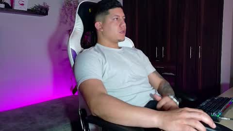 Snapshot of _robertobaggio chatting on 12/20/25, 11:28 Roberto online show from 12/20/25, 11:28