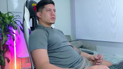 Snapshot of _robertobaggio chatting on 02/12/26, 01:06 Roberto online show from 02/12/26, 01:06