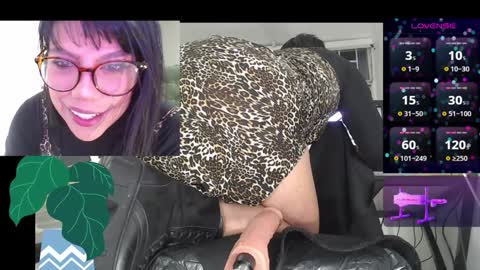 _sarah_escobar online show from 12/31/24, 08:59