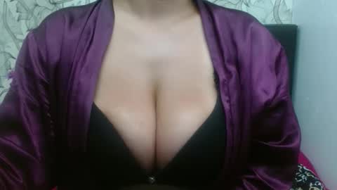 _saraximena_ online show from 02/24/26, 05:22