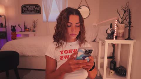 Snapshot of _savii chatting on 10/13/25, 05:24 Savii online show from 10/13/25, 05:24