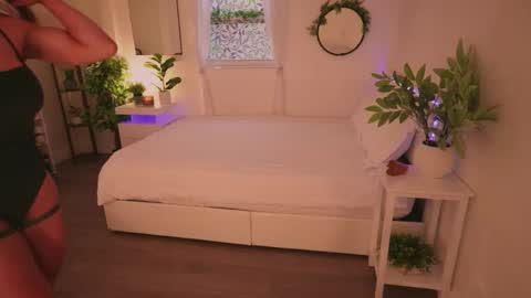 Snapshot of _savii chatting on 11/23/25, 04:51 Savii online show from 11/23/25, 04:51