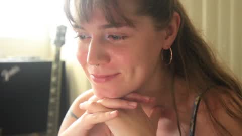 Snapshot of _sensualia_ chatting on 12/17/24, 01:29 Lia online show from 12/17/24, 01:29