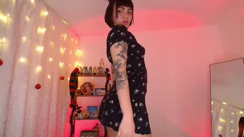 Laura online show from 12/15/24, 09:03