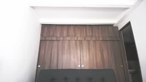 Juan Pablo-independent model online show from 02/13/26, 05:42