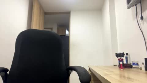 Juan Pablo-independent model online show from 03/02/26, 01:30