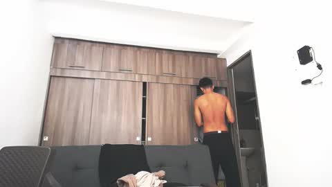 Juan Pablo-independent model online show from 04/09/26, 08:14