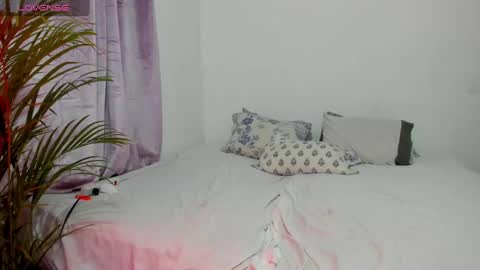 Snapshot of _sexy_star_ chatting on 03/08/25, 04:01 E T H A N S T A R online show from 03/08/25, 04:01