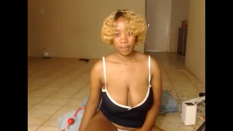 _sexylipss online show from 11/28/25, 05:37