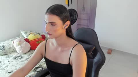 Shantall online show from 05/25/26, 05:02