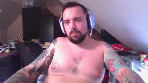 Snapshot of _smiley_bear27 chatting on 10/09/25, 09:18 _smiley_bear27 online show from 10/09/25, 09:18