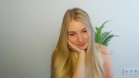 Snapshot of _snow_queen__ chatting on 06/03/26, 07:55 Rachel online show from 06/03/26, 07:55