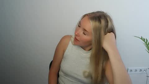 Snapshot of _snow_queen__ chatting on 06/08/26, 06:58 Rachel online show from 06/08/26, 06:58
