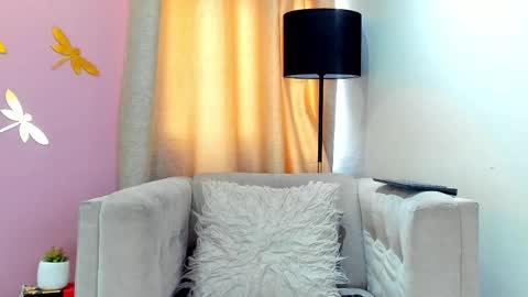 Snapshot of _sofia_cruz chatting on 03/01/25, 06:21 640 200 online show from 03/01/25, 06:21