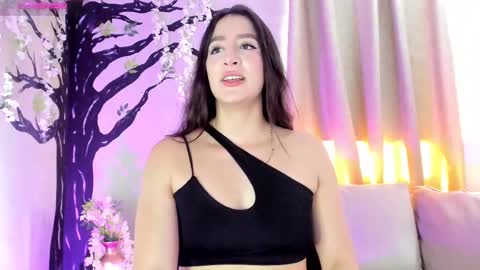 Snapshot of _sofia_cruz chatting on 09/09/25, 07:35 640 200 online show from 09/09/25, 07:35