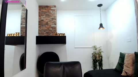 Snapshot of _sofia_cruz chatting on 09/14/25, 05:23 640 200 online show from 09/14/25, 05:23