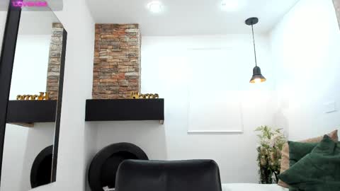 Snapshot of _sofia_cruz chatting on 09/21/25, 11:56 640 200 online show from 09/21/25, 11:56