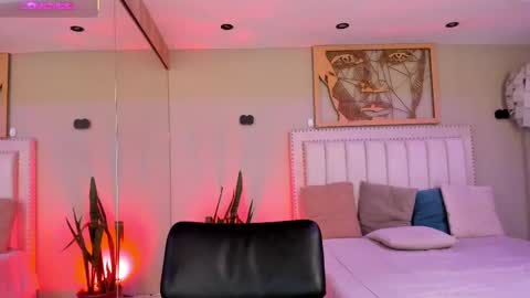 Snapshot of _sofia_cruz chatting on 09/29/25, 07:19 640 200 online show from 09/29/25, 07:19