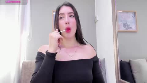 Snapshot of _sofia_cruz chatting on 10/01/25, 04:57 640 200 online show from 10/01/25, 04:57