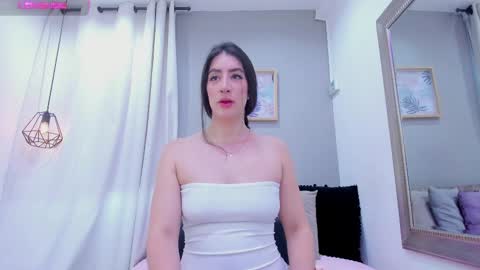 Snapshot of _sofia_cruz chatting on 10/05/25, 11:52 640 200 online show from 10/05/25, 11:52