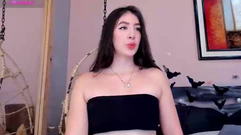 Snapshot of _sofia_cruz chatting on 11/02/25, 05:37 640 200 online show from 11/02/25, 05:37