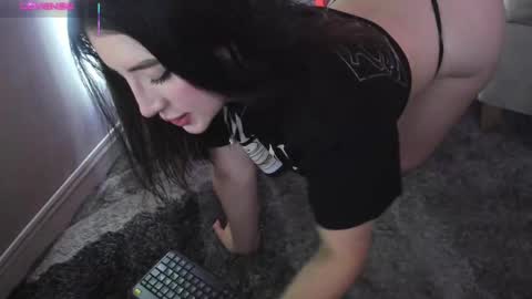 Snapshot of _sofia_cruz chatting on 11/18/25, 06:01 640 200 online show from 11/18/25, 06:01