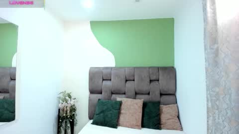 Snapshot of _sofia_cruz chatting on 11/22/25, 07:24 640 200 online show from 11/22/25, 07:24