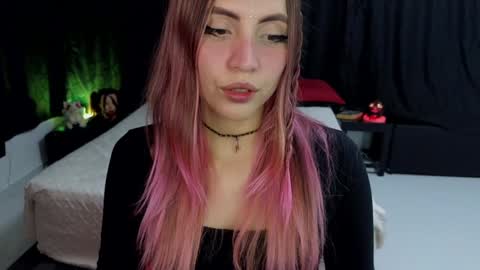 Snapshot of _sofiapink chatting on 12/08/24, 10:36 Sofia online show from 12/08/24, 10:36