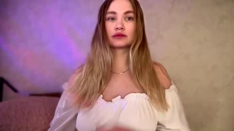_sofiawood1_ online show from 04/04/26, 03:38