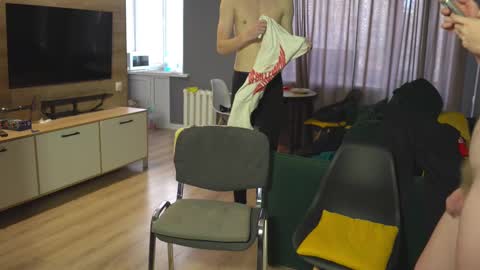 OLIVERpvt is open online show from 02/10/25, 06:53