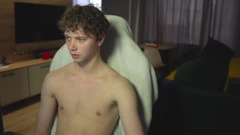 OLIVERpvt is open online show from 03/05/25, 01:06