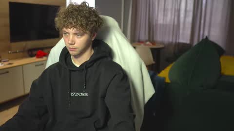 OLIVERpvt is open online show from 03/06/25, 12:09