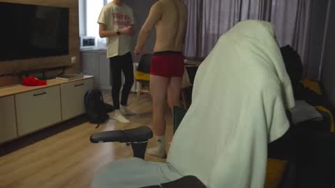 OLIVERpvt is open online show from 03/10/25, 12:04