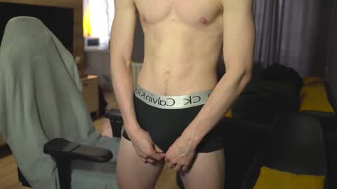 OLIVERpvt is open online show from 03/11/25, 04:10