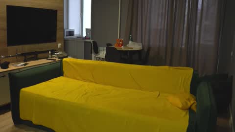 OLIVERpvt is open online show from 10/23/25, 04:34