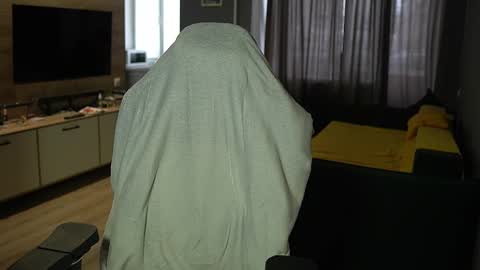 OLIVERpvt is open online show from 02/03/26, 06:22