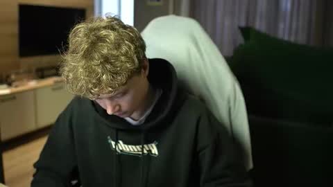 OLIVERpvt is open online show from 02/06/26, 12:08