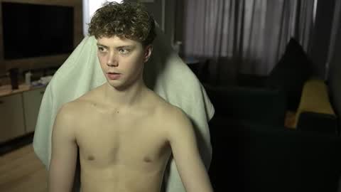 OLIVERpvt is open online show from 03/27/26, 01:11