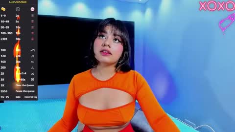 Snapshot of _sowy_venus_ chatting on 01/09/25, 01:02 V E N U S online show from 01/09/25, 01:02