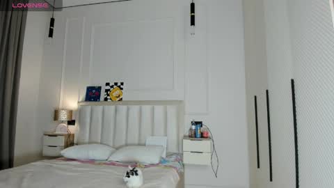 SoYeon online show from 04/13/26, 10:37