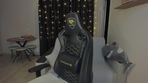 Snapshot of _stager_ chatting on 12/14/25, 04:29 MARKPVT IS OPEN online show from 12/14/25, 04:29