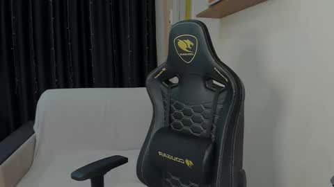 Snapshot of _stager_ chatting on 12/19/25, 03:35 MARKPVT IS OPEN online show from 12/19/25, 03:35