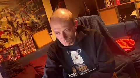 Snapshot of _svenerd_____ chatting on 04/12/26, 12:04 _svenerd_____ online show from 04/12/26, 12:04