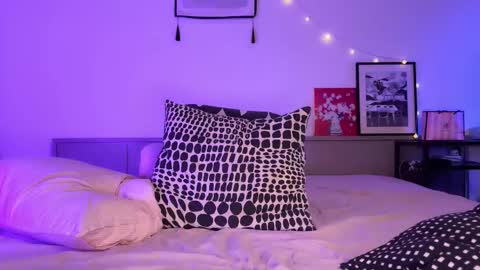 Snapshot of _swaa chatting on 12/17/25, 02:23 Ann online show from 12/17/25, 02:23