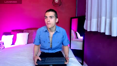    online show from 11/11/25, 01:00