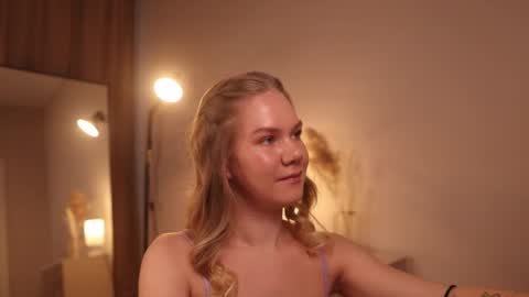 Annie online show from 02/23/25, 01:24