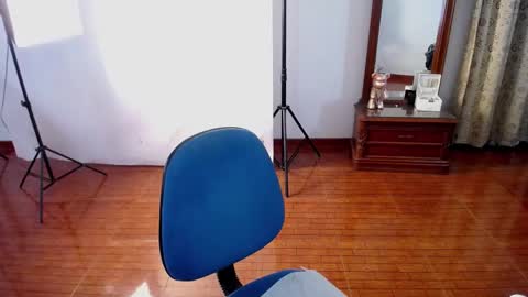 Snapshot of _the_dark_side_of_the_moon_ chatting on 02/16/25, 09:27 _the_dark_side_of_the_moon_ online show from 02/16/25, 09:27