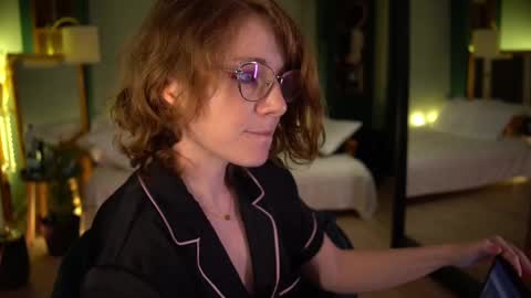 Evi online show from 02/28/25, 10:06